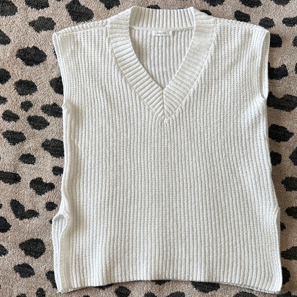 Women’s White V-Neck Sweater Vest